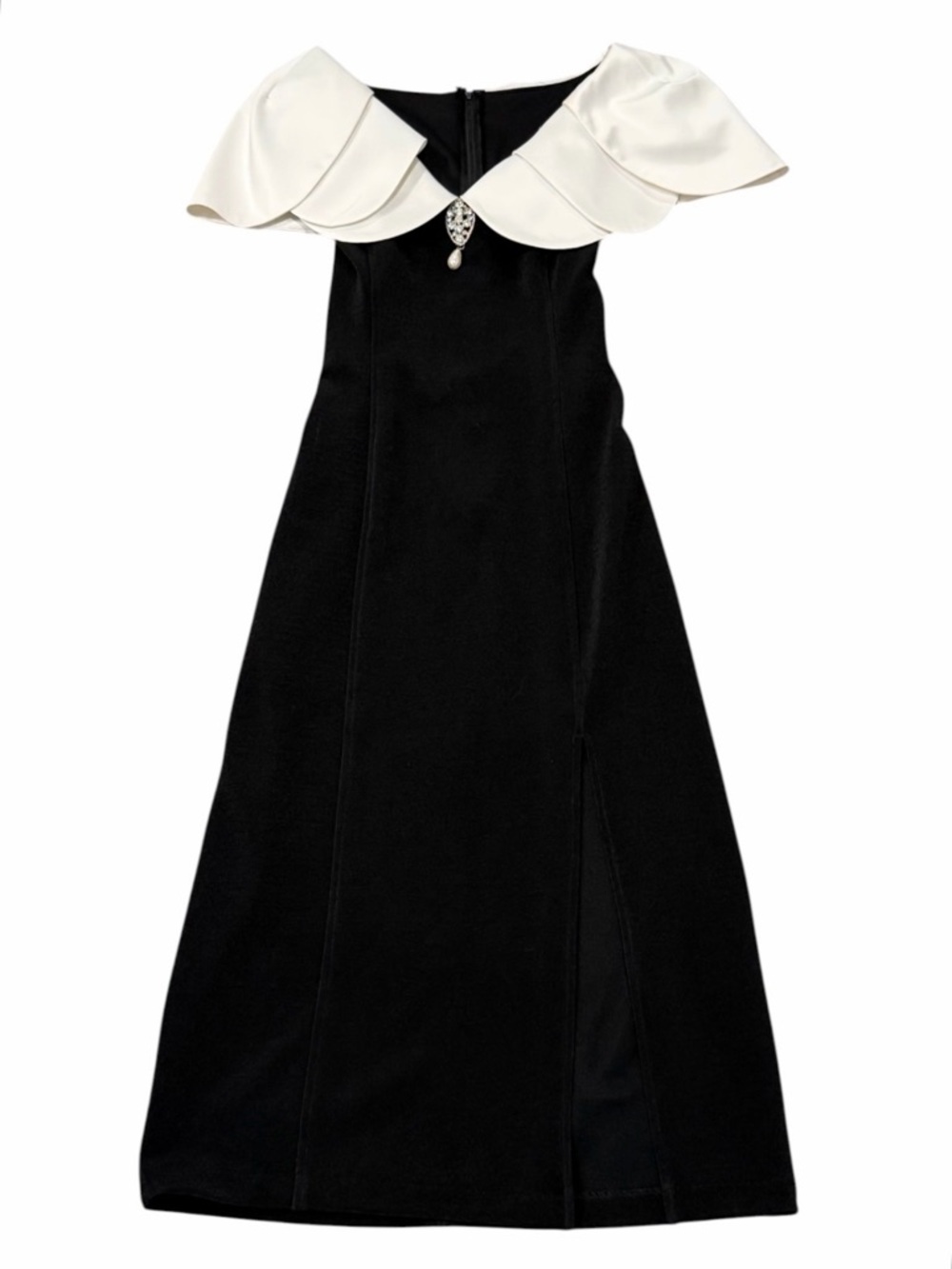 Bari-Jay Faux Diamond & Pearl Brooch Detail Formal Cocktail Evening Gown. Medium